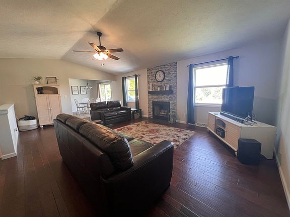 5th image of 9339 Densmore Dr