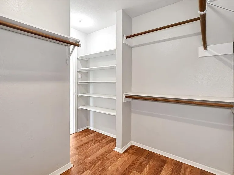 1311 Oak Hollow Dr — Photo 15