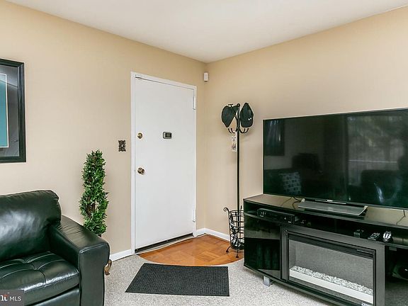 3rd image of 204 Cork Ln APT 202