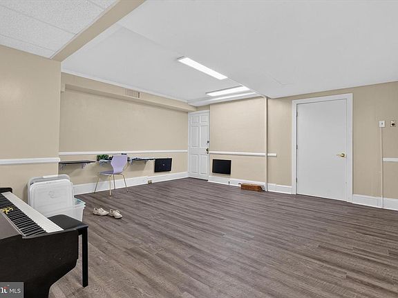 5th image of 118 N George St