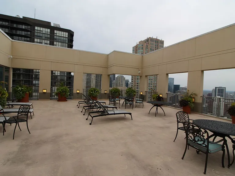 2 E Erie St #1901 — Photo 13