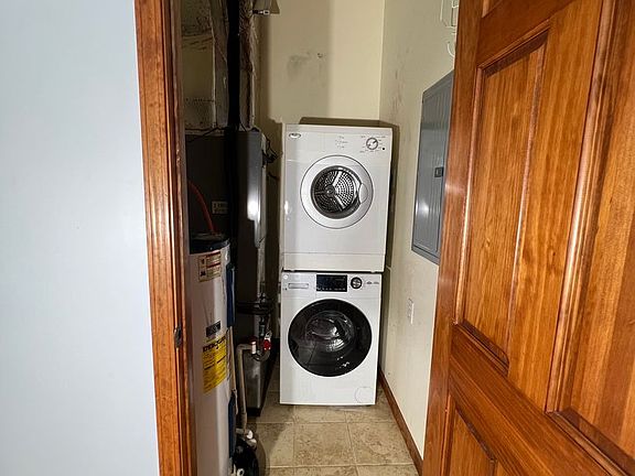 4th image of 110 1/2 W 6th St #5