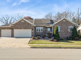 2897 Thornwood Ct, Dubuque, IA 52003