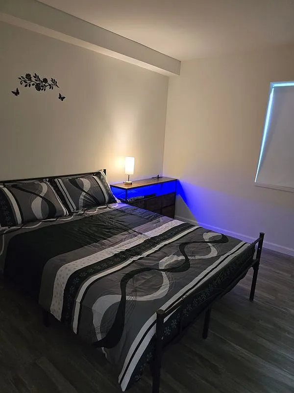 1 bed, 1.0 bath, 120 sqft, $1,200 — Photo 2