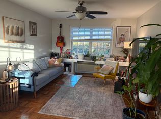 1718 W Abingdon Dr APT 301, Alexandria, VA 22314