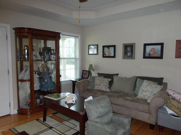 4th image of 258 Elliott Ct