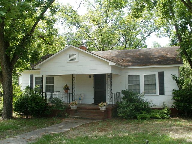 1st image of 402 Hart St