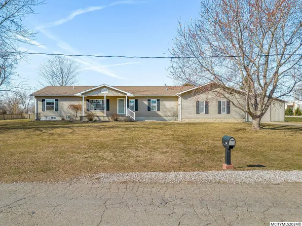 441 N 7th St, Sheffield, IA 50475