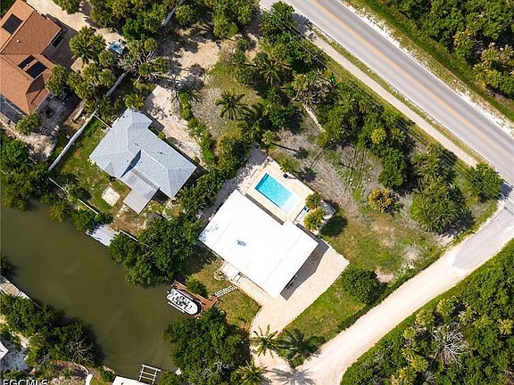 3rd image of 5885 Pine Tree Dr