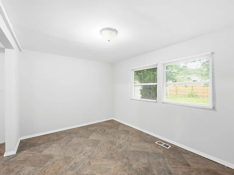 10519 Renfrew Dr — Photo 17