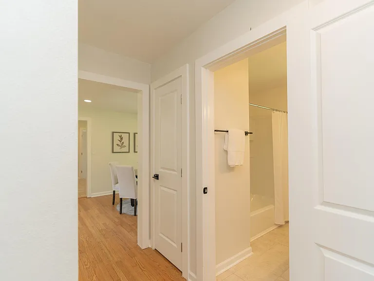 913 Woodmore Ter — Photo 39