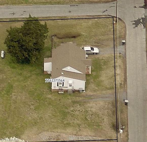 2nd image of 1745 Newell St
