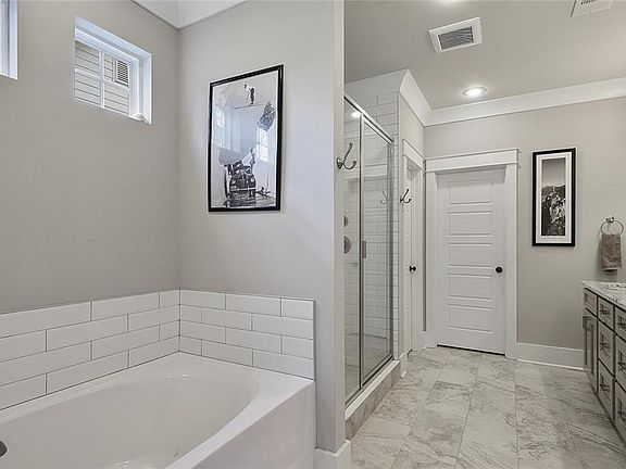 5th image of 175 Sandra Lee Dr