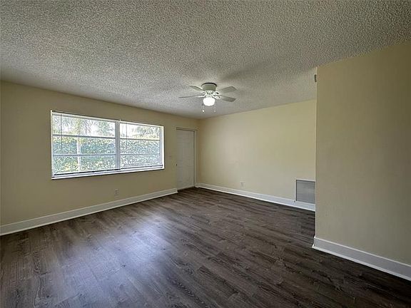 4th image of 1761 Windsor Dr