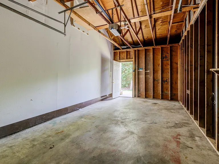 2303 Ida Dr — Photo 20