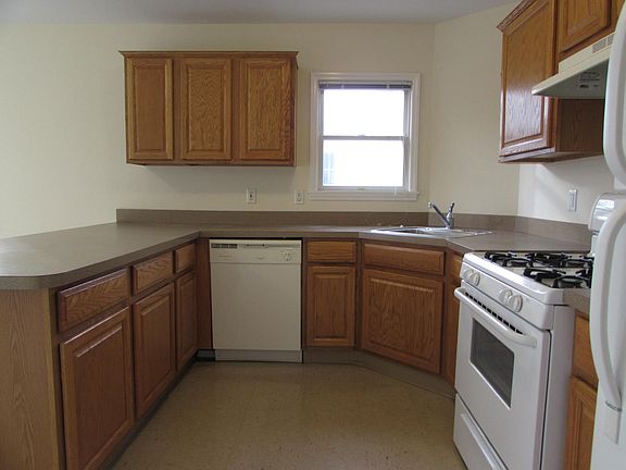 2nd image of 275 Liberty Ave
