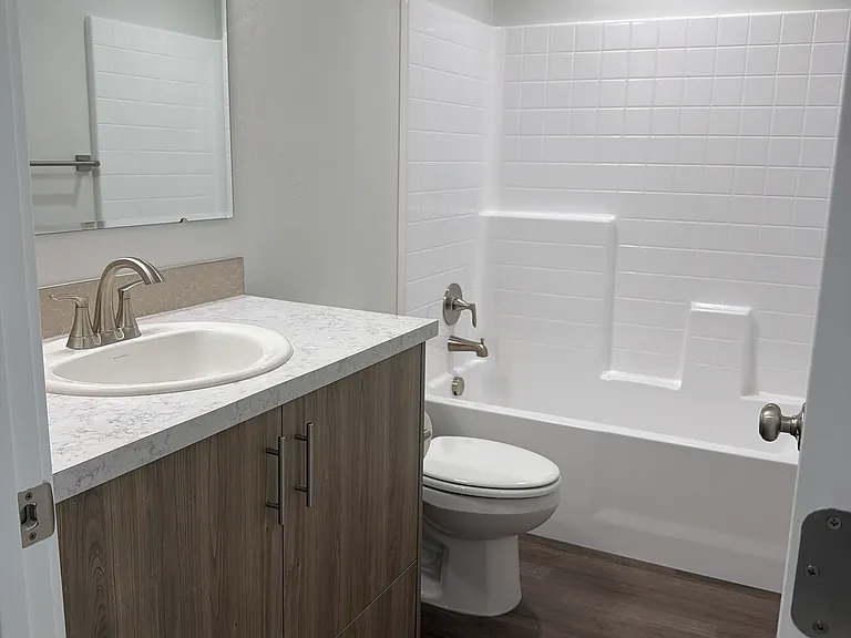 1125 W Jasper St — Photo 5