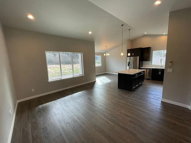 2707 Oakes Ave — Photo 4