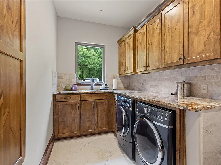 3705 Champions Ridge Ln — Photo 24