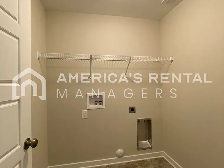 7940 Saint James Dr — Photo 31