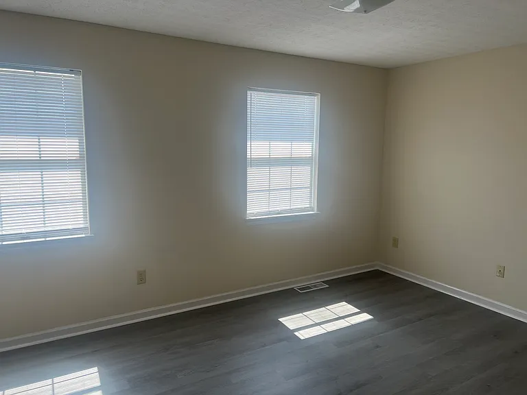 3260 Spring Hollow Ave #5 — Photo 7