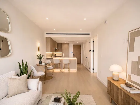 30-78 29th St #3A, Astoria, NY 11102