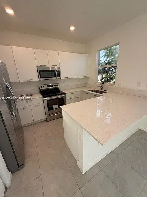 3 bed, 3.0 bath, $3,000 — Photo 3