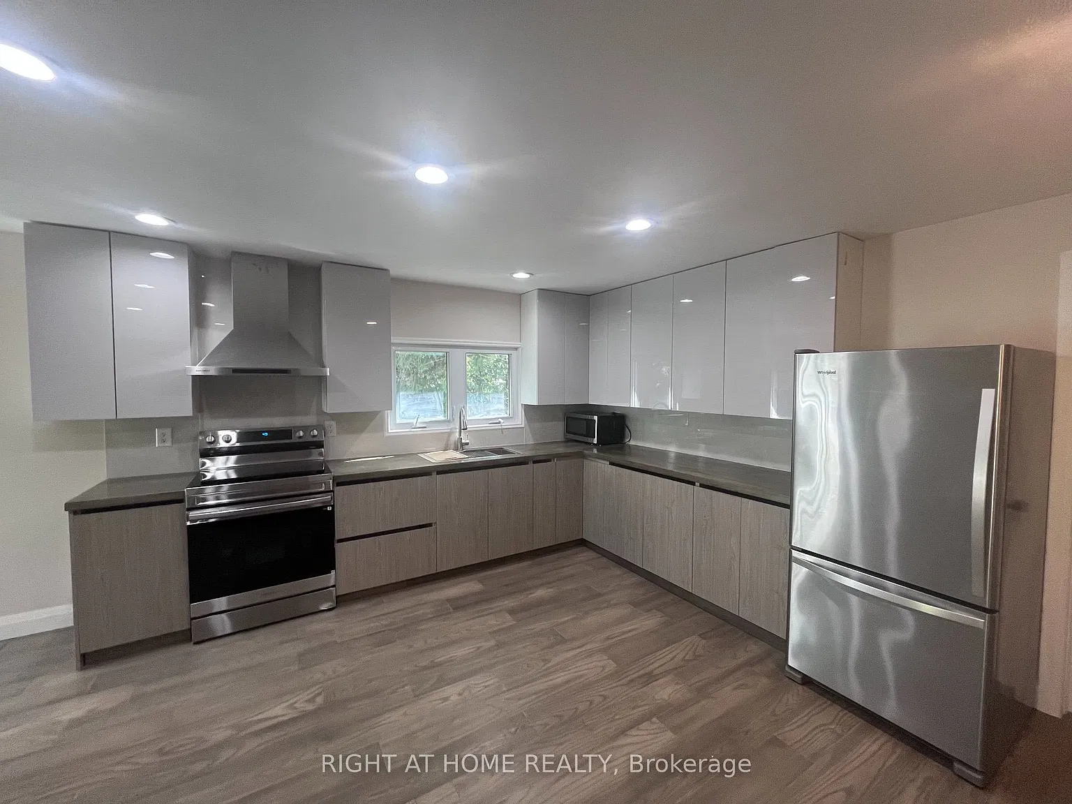 4 bed, $2,600 — Photo 4