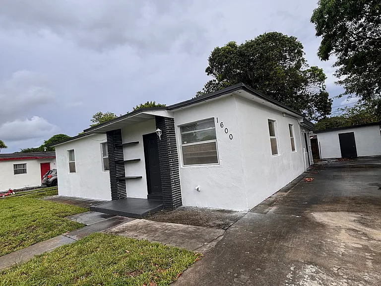 1600 NW 13th Ct — Photo 8