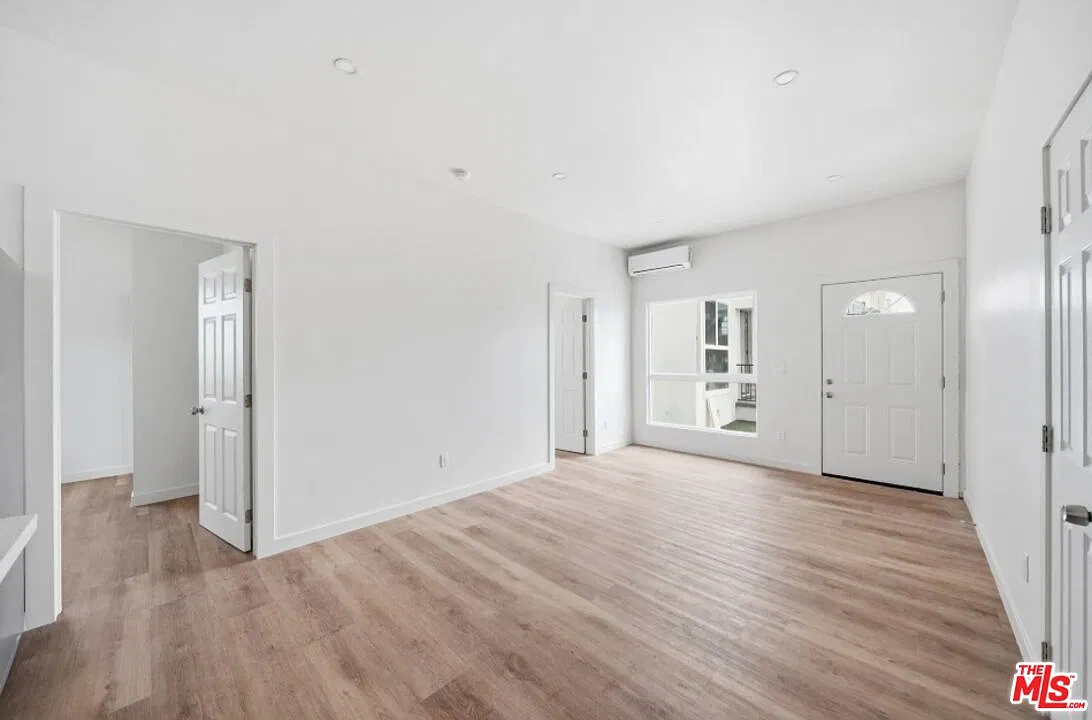 2 bed, 1.0 bath, 850 sqft, $2,550 — Photo 3