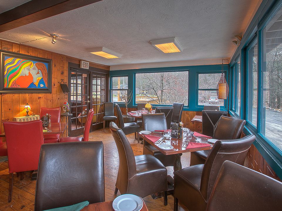 1st image of 20 Country Club Ln