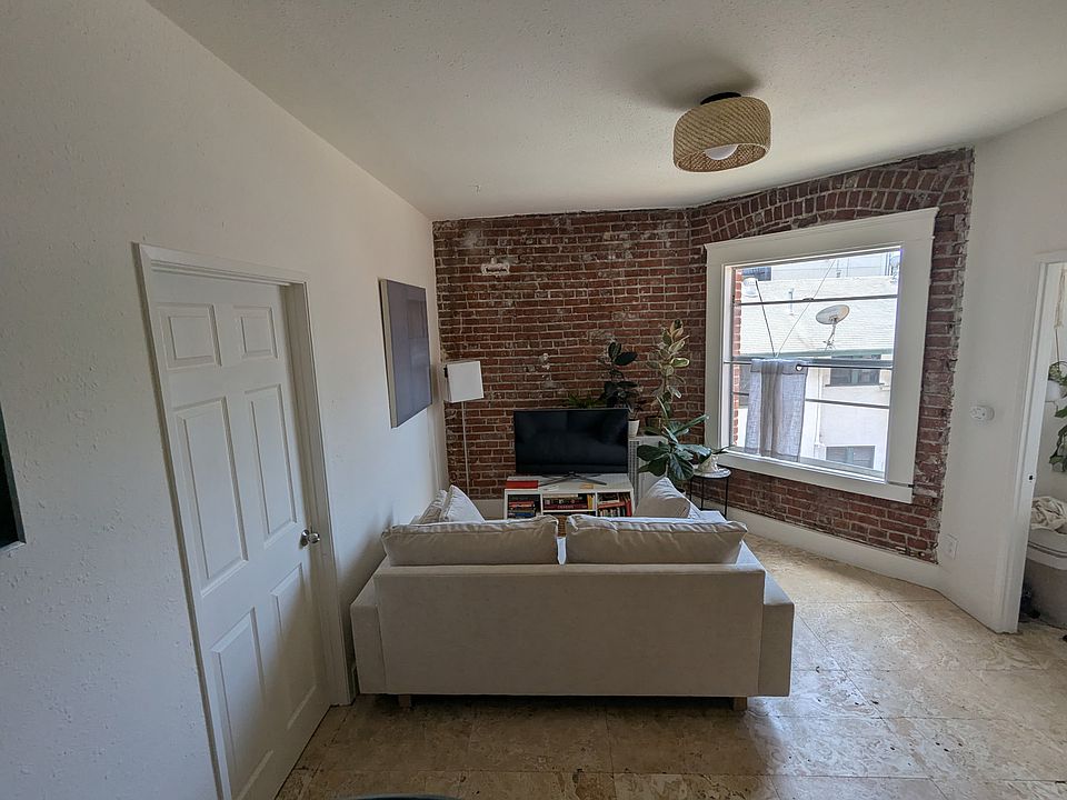 2nd image of 120 Westminster Ave APT 4