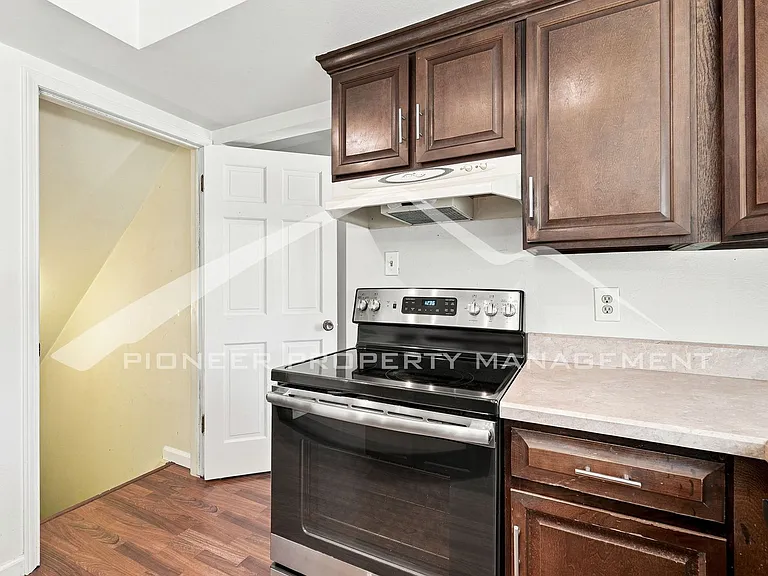 2896 S Paris St — Photo 13