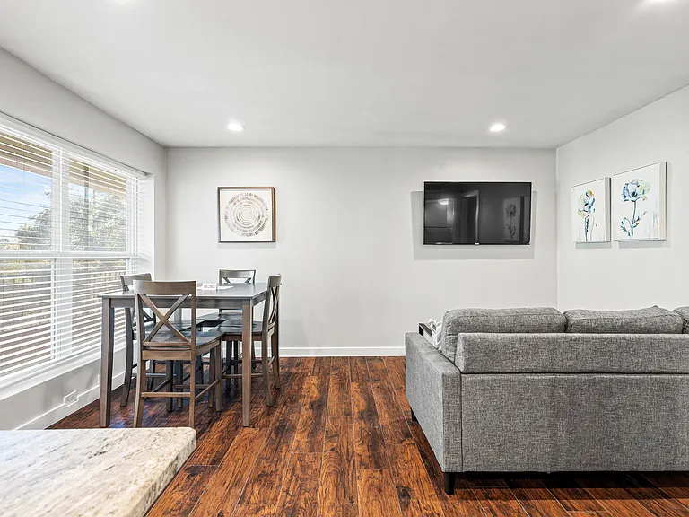 723 Glendale St — Photo 12