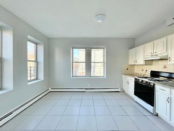 4th image of 235 6th Ave W #7