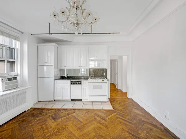 2109 Broadway image 4 of 9