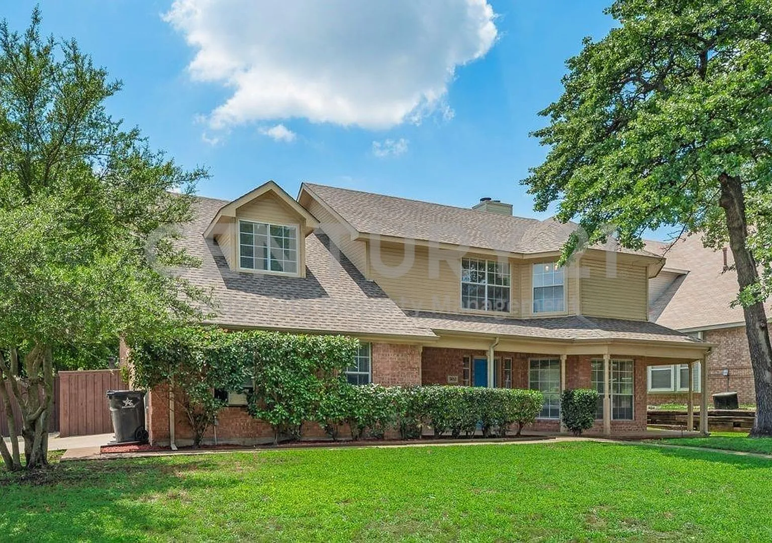 Beautifully Maintained 4-Bedroom, 2.5-Bathroom Home Situated on a Desirable Corner Lot in Arlington! — Photo 2