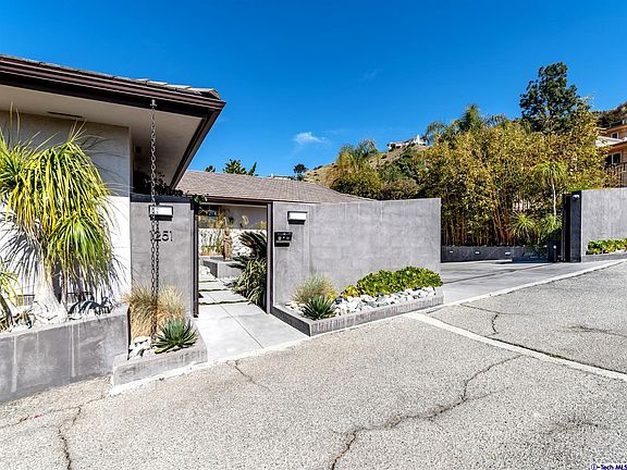 4th image of 1251 Alta Paseo