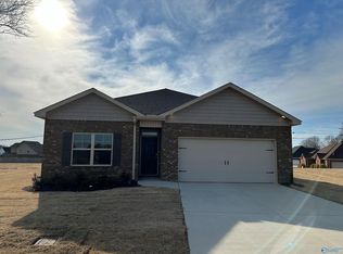 518 SW Raccoon Way, Hartselle, AL 35640