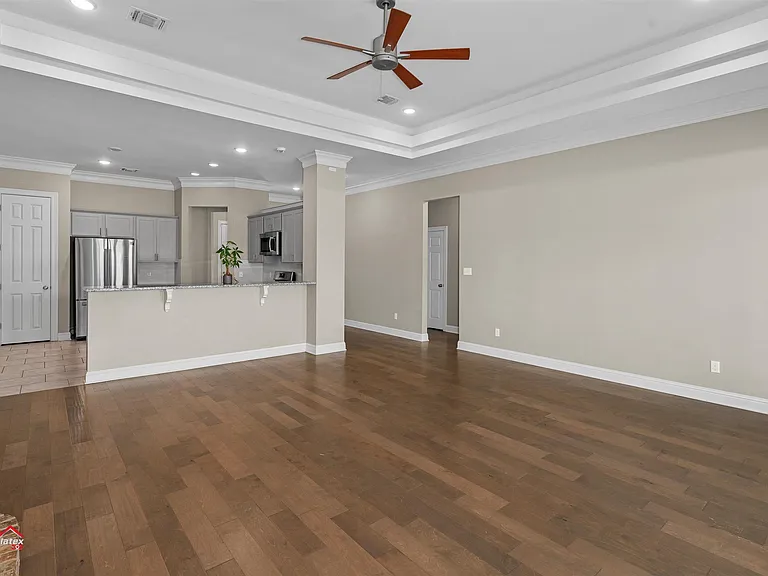 608 Labarre Ln — Photo 7