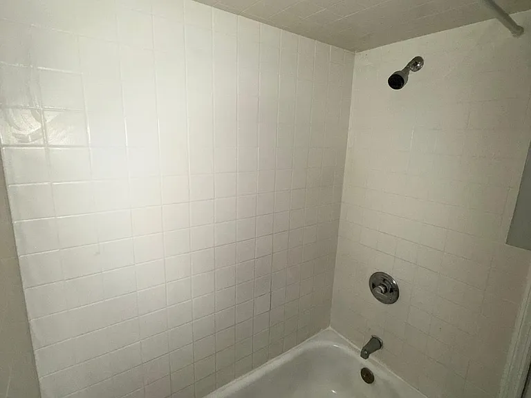 220 3rd St #3 — Photo 5