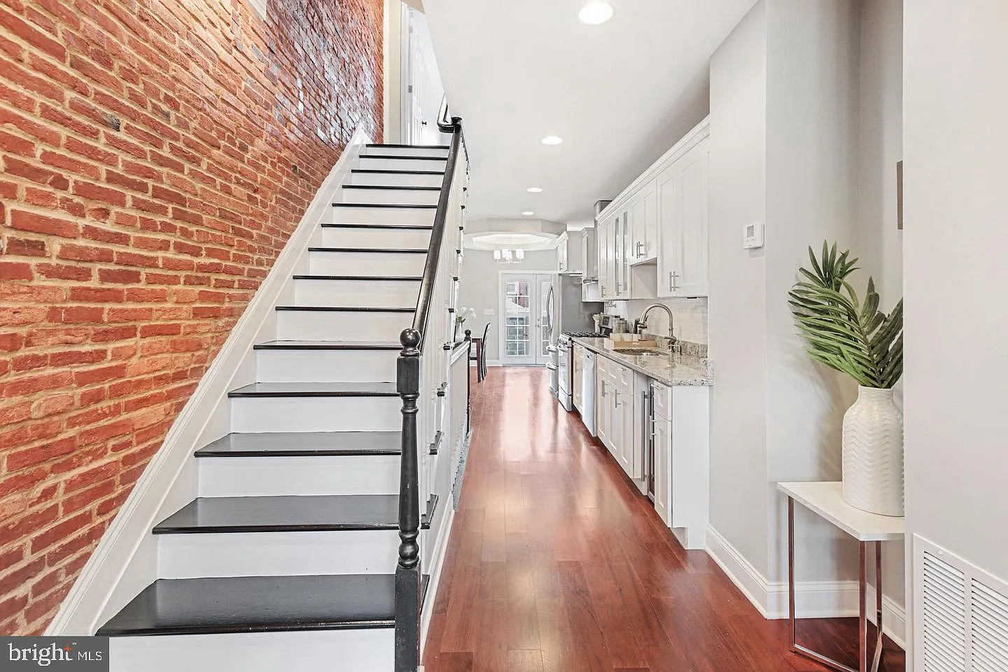 3 bed, 3.0 bath, 2817 sqft, $3,300 — Photo 4