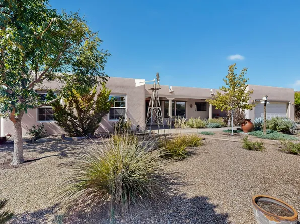 1425 Crestview Dr SW, Los Lunas, NM 87031