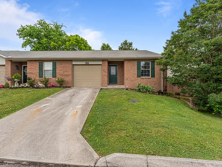 346 Hawthorne Oaks Way — Photo 17