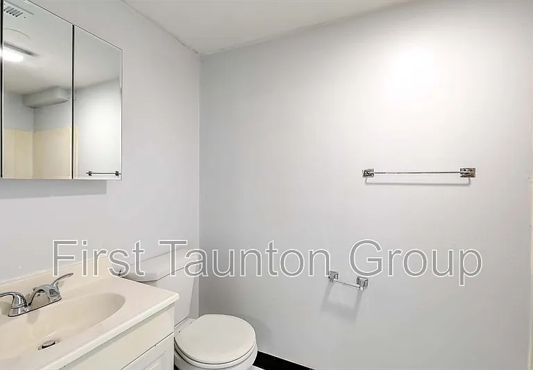 458 Weir St #5 — Photo 8