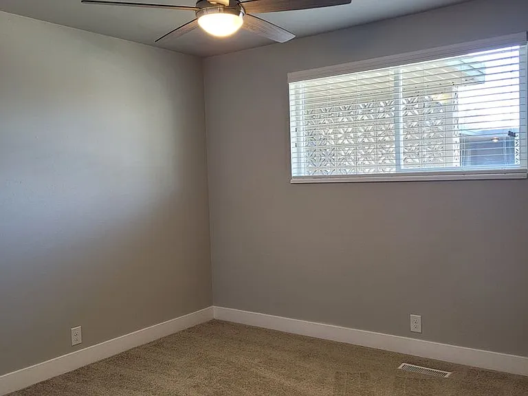 Jordanaire Apartments — Photo 26