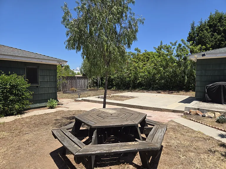 4971 Cresita Dr — Photo 22