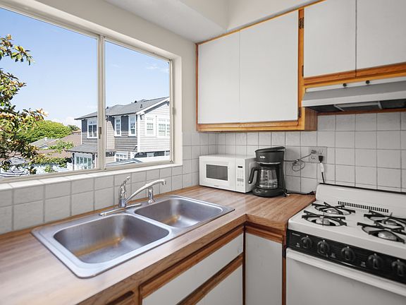3rd image of 1229 1/2 Alameda Blvd