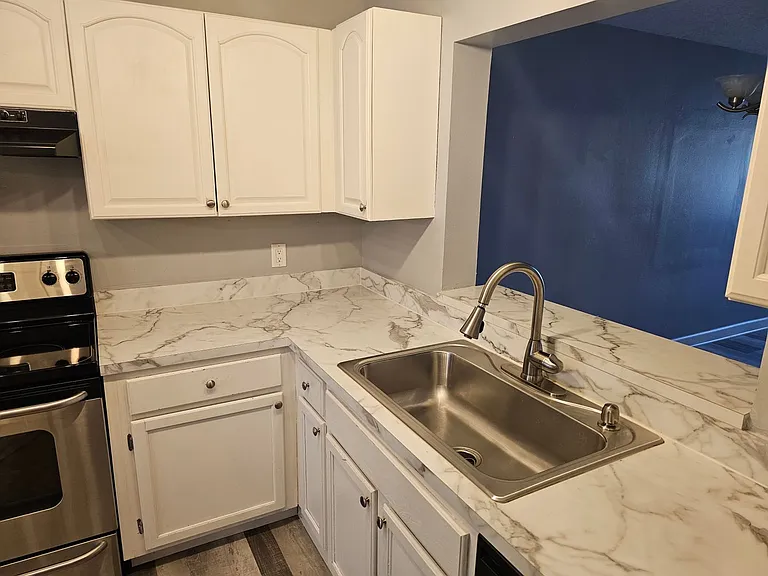 9510 Darien Ave — Photo 7