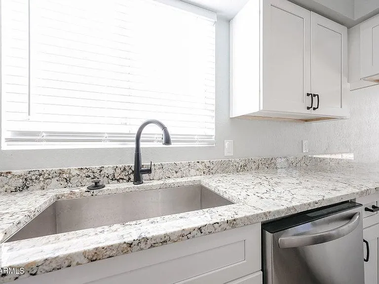 3951 E Waltann Ln — Photo 20